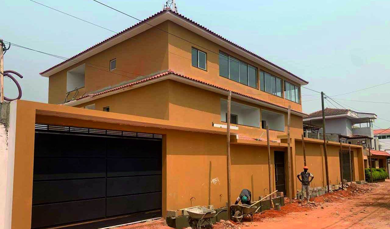 Obra de habitação em banda, Via Expressa